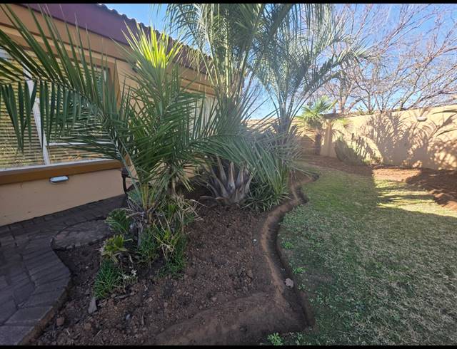 2 BEDROOM TOWNHOUSE FOR SALE IN VANDERBIJLPARK CE 2